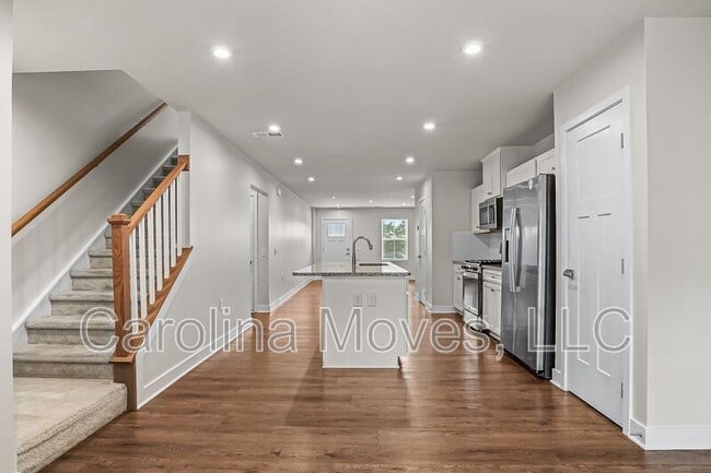 Building Photo - 124 Tassin St