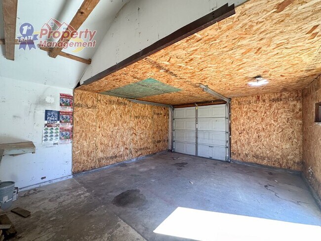 Building Photo - 1721 S Pacific St