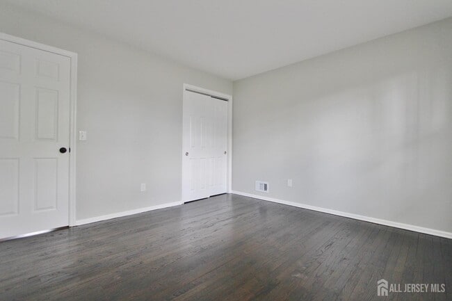 Building Photo - 516-520-520 Hamilton Blvd
