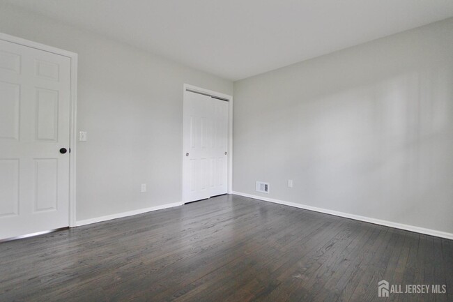 Building Photo - 516 Hamilton Blvd