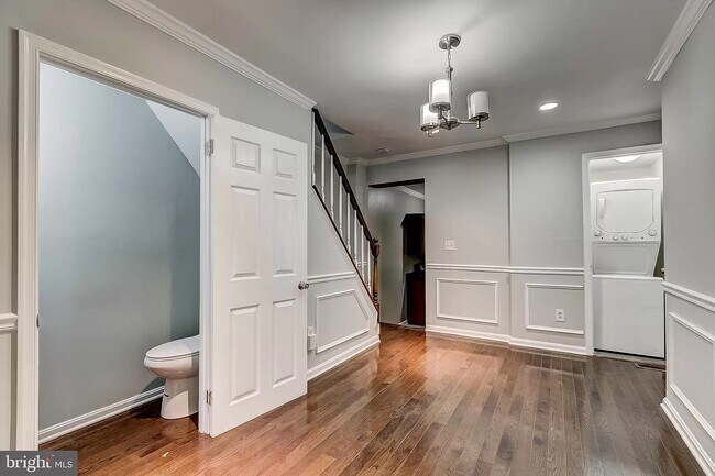 Building Photo - 915 W Lombard St