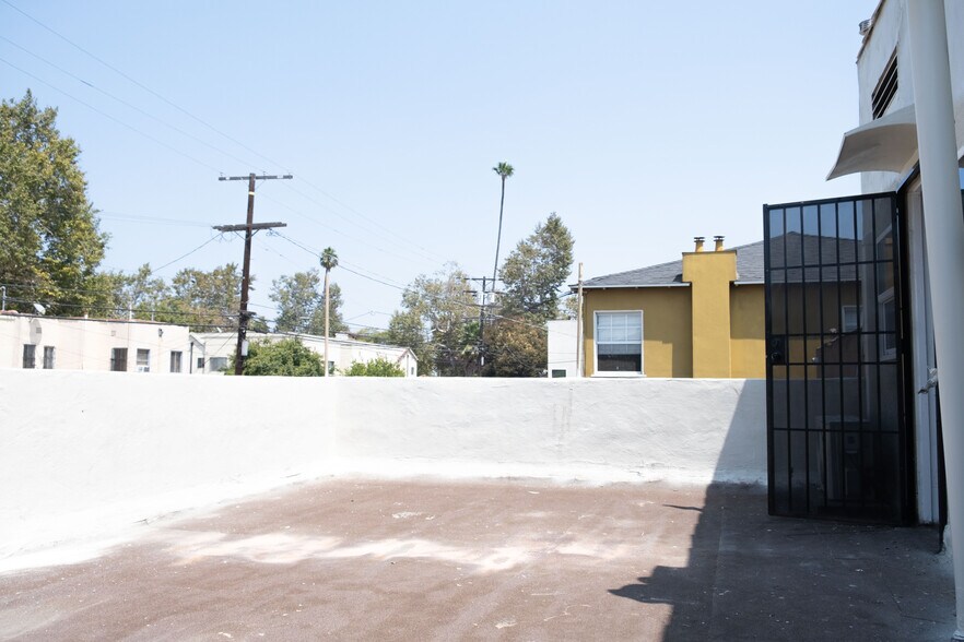 Building Photo - 3029 W Vernon Ave