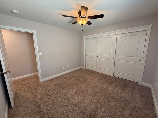 Building Photo - Beautiful 4 Bedroom + Office Home in Grand Island!