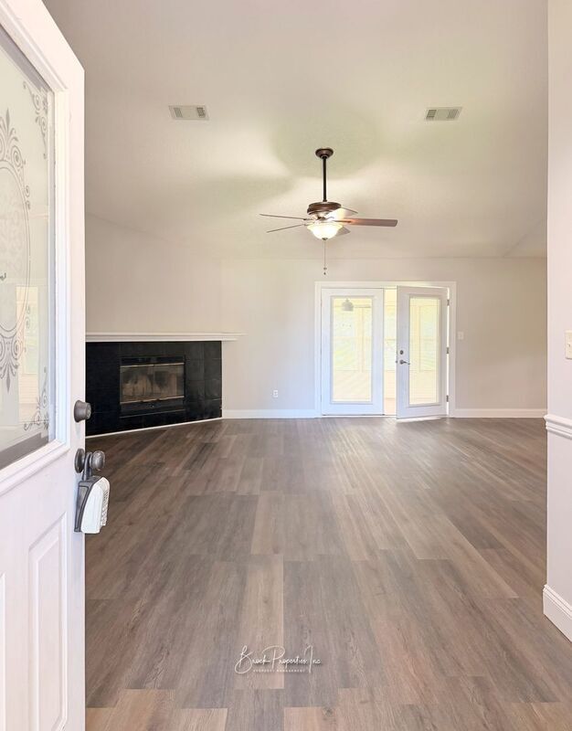 Building Photo - 2520 Southern Oaks Dr