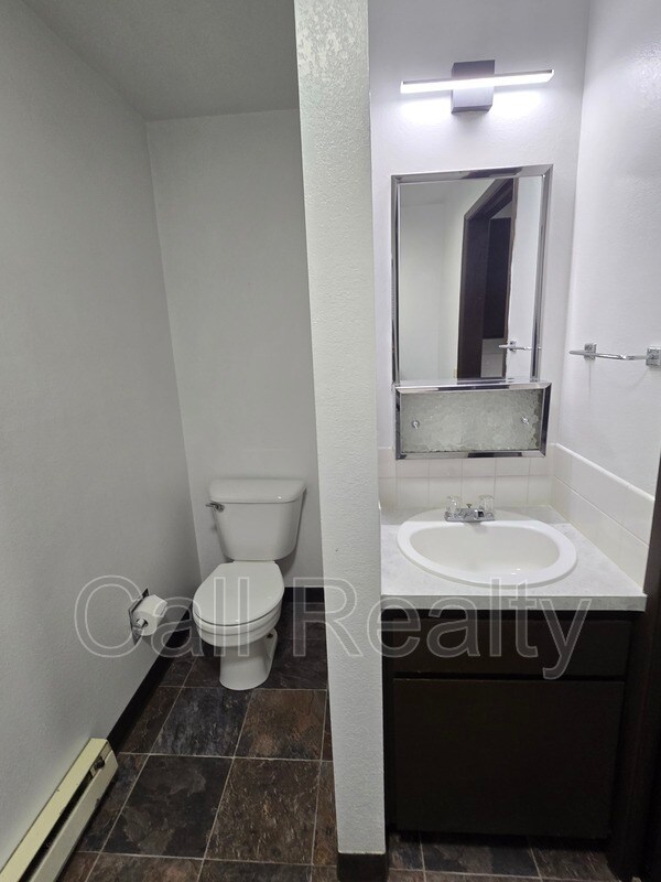 Building Photo - 3324 S Raymond Cir