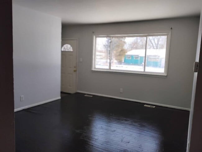 Building Photo - A Place to Call Home: 3 Beds, 2 Baths on Farmhill Road