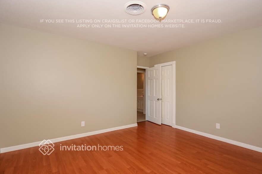 Building Photo - 458 NE 38th St