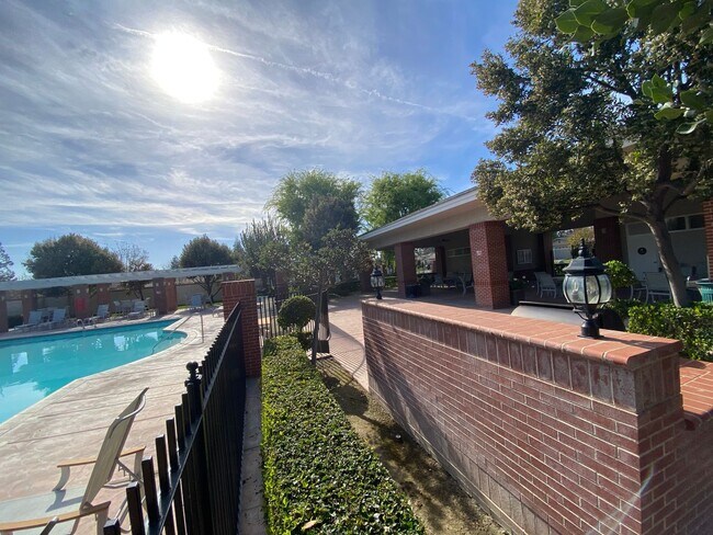 Building Photo - Gated Community of Grand Island in Seven Oaks 2 BD 2 BA Gorgeous House