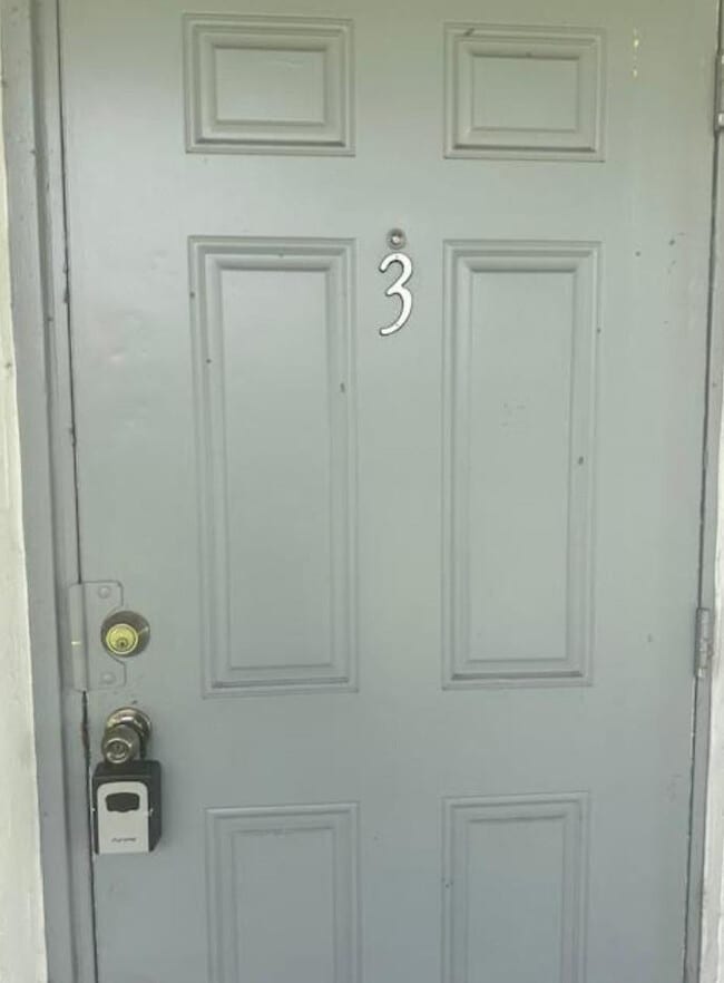 Building Photo - 332 SW 2nd Pl