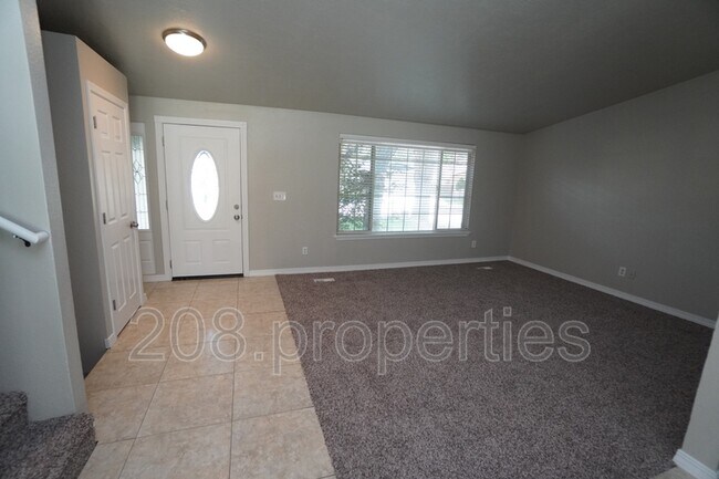 Building Photo - 698 Berwick Dr