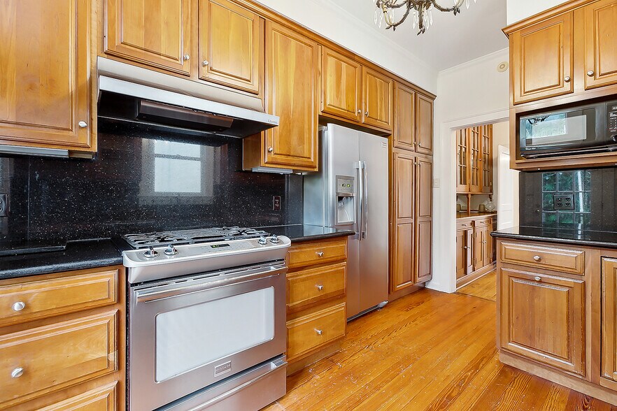 Building Photo - 1617 Soniat St