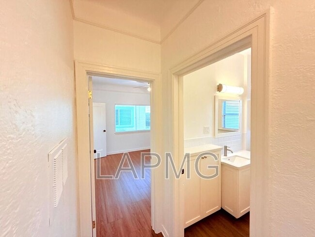 Building Photo - 2751 Pomeroy Ave