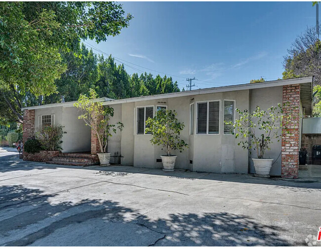 Building Photo - 4833 Alcove Ave