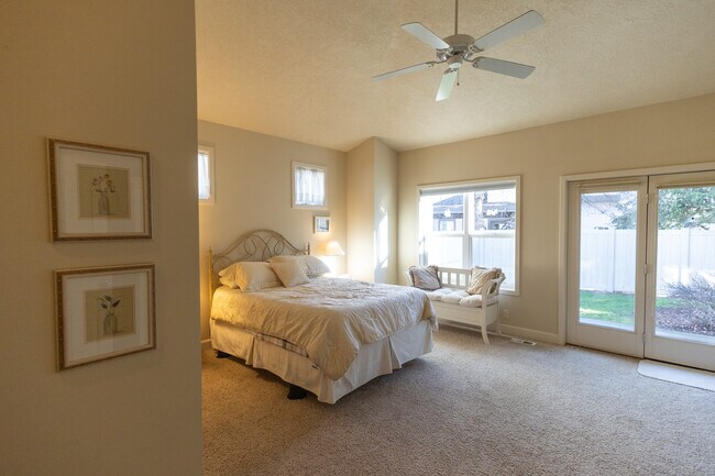 Building Photo - 2412 S Marypost Ave