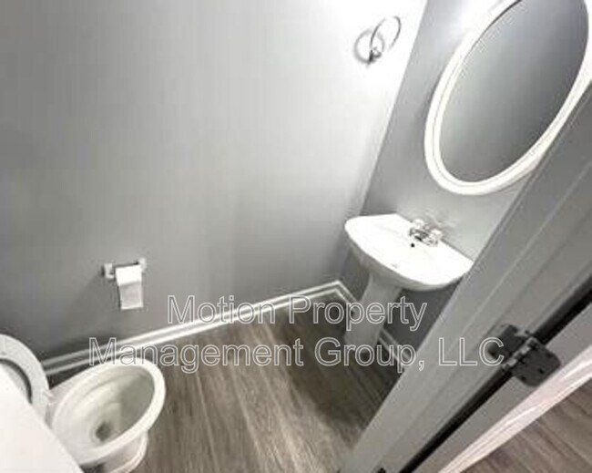 Building Photo - 5556 Pineridge Ct