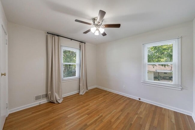 Building Photo - 1238 Lindenwood Ln NE