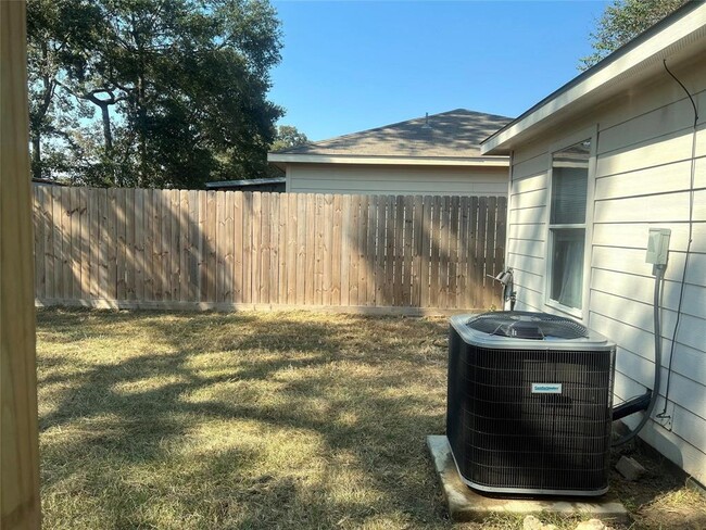 Building Photo - 16320 Sun View Ln