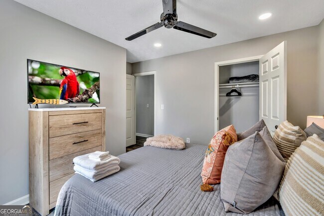 Building Photo - 10960 Morning Dove Dr