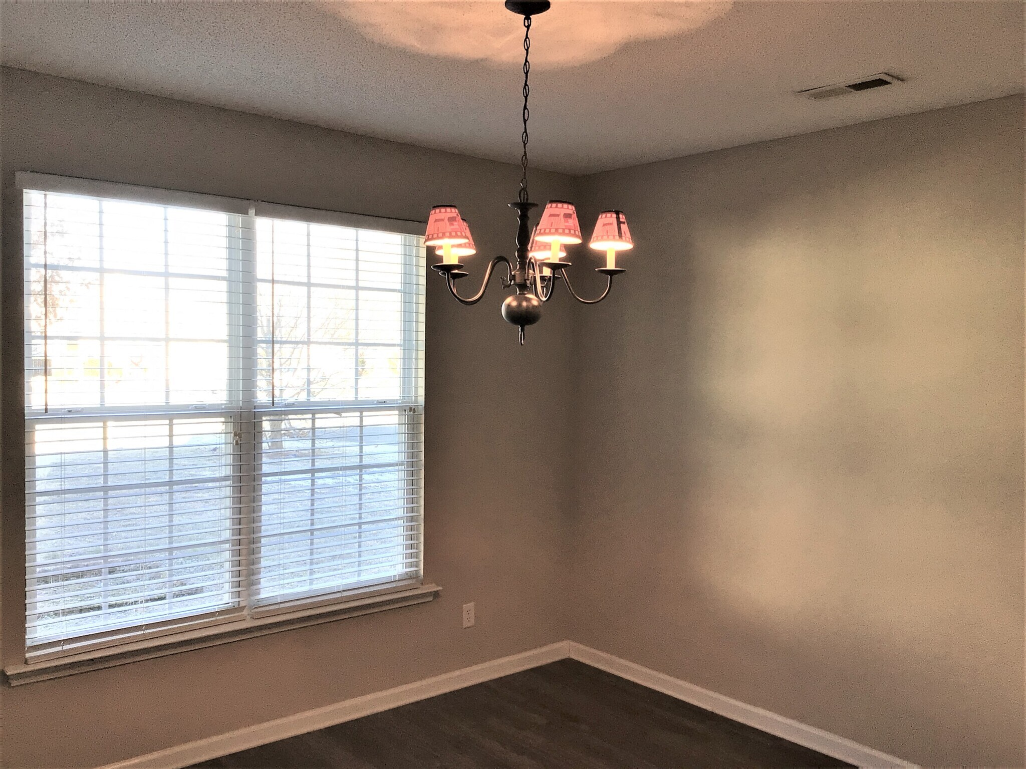 Building Photo - 6140 Glen Way Dr