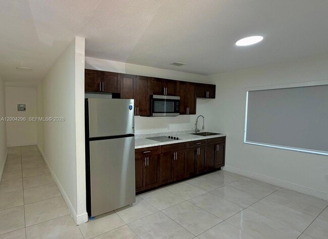 Building Photo - 2803 SW 26th St