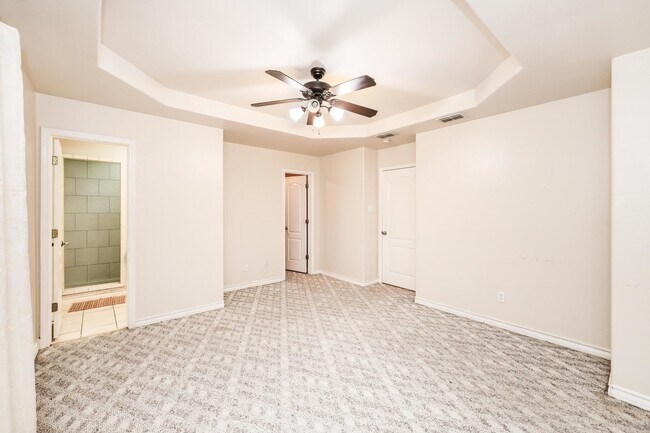 Building Photo - 1000 Ranchway Dr