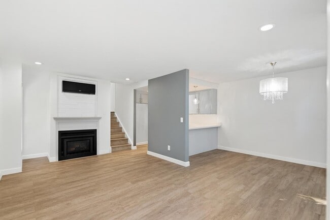 Building Photo - 906 La Barbera Dr