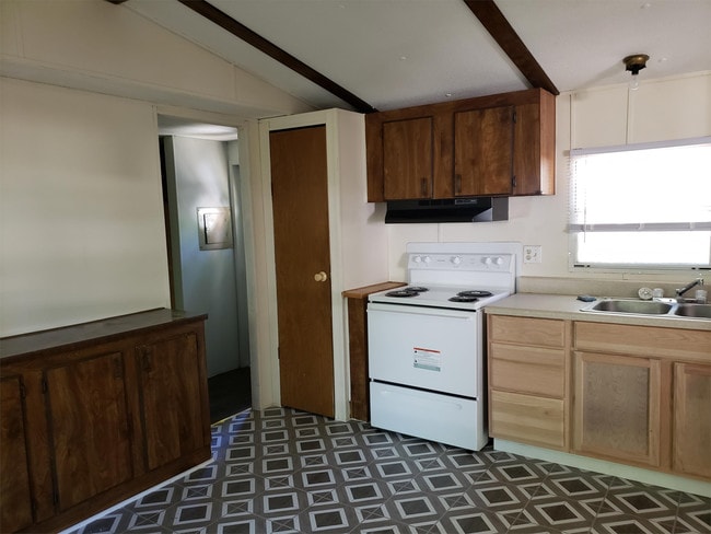 Building Photo - 35 K and M Way