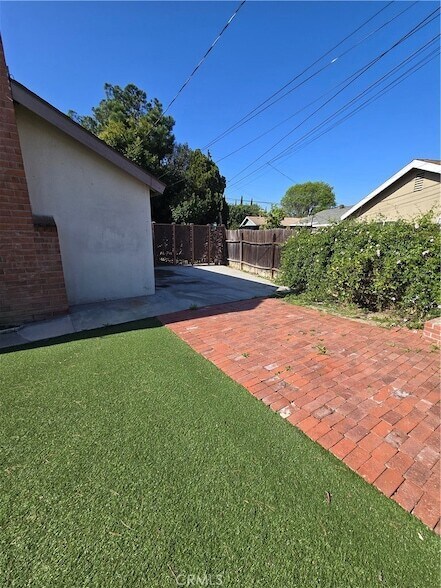 Building Photo - 9321 Salem Ave