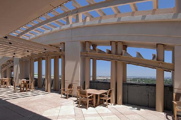 Building Photo - 888 N Quincy St