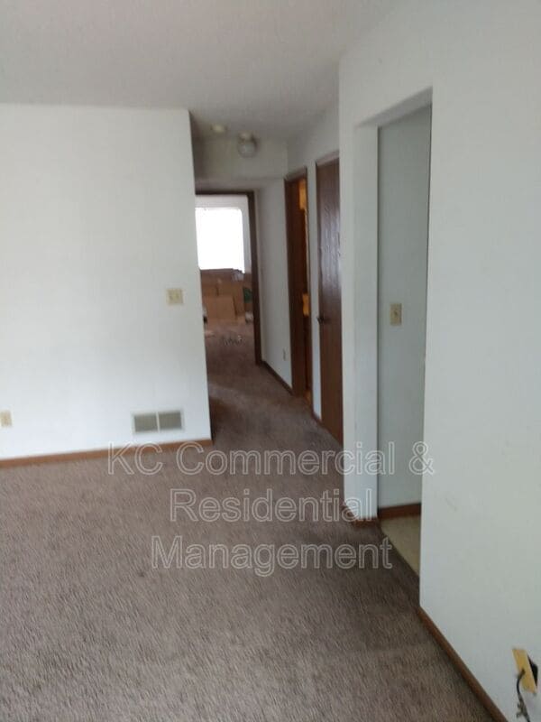 Building Photo - 211 W Main St