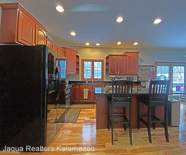 Building Photo - 4 br, 3.5 bath House - 7270 Owen Drive