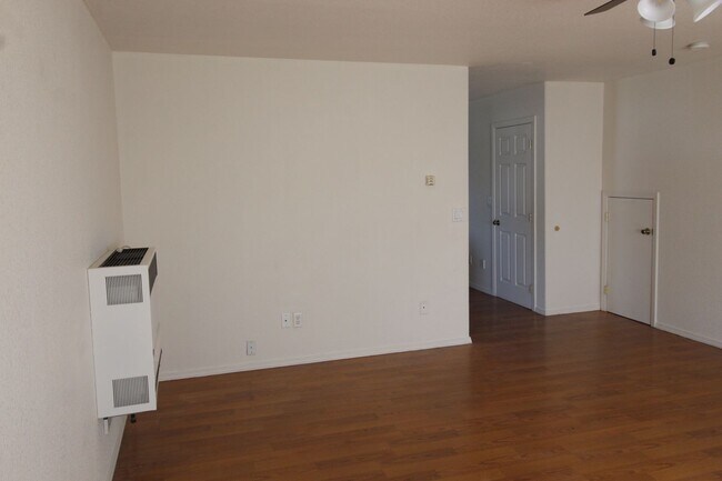 Building Photo - 2019/2023 Garden Avenue