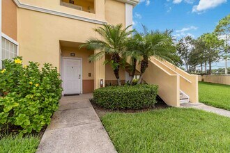 Building Photo - Fully updated 2/2 unit available now for a...