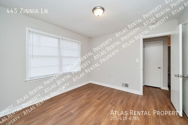 Building Photo - 445 Zinnia Ln