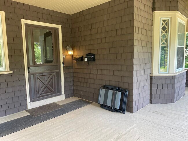 Building Photo - 7936 Montgomery Ave