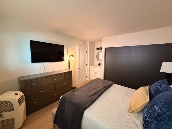 Building Photo - Coastal 2BR Condo Just Blocks from the Beach in Coronado