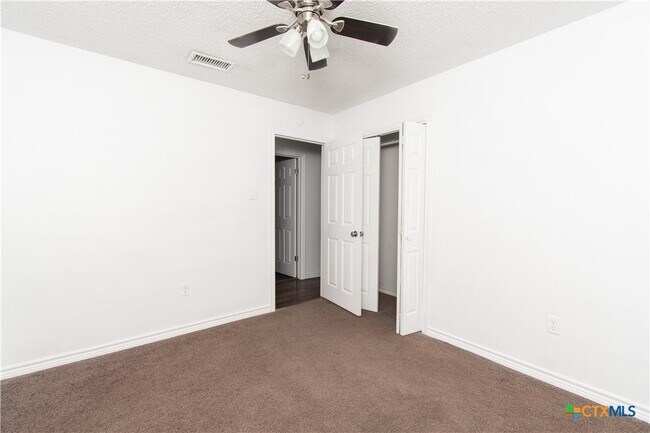 Building Photo - 2407 Lago Trail