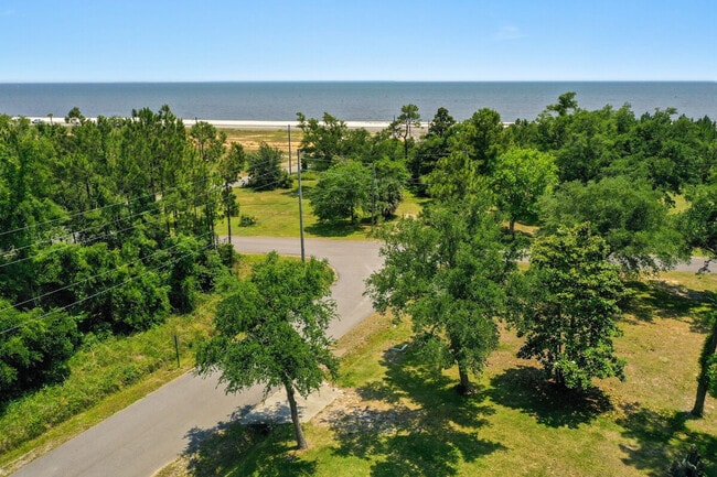 Building Photo - 111 Eleanor Ave