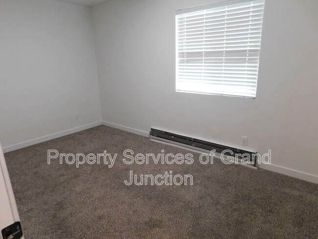 Building Photo - 317 N Coulson St