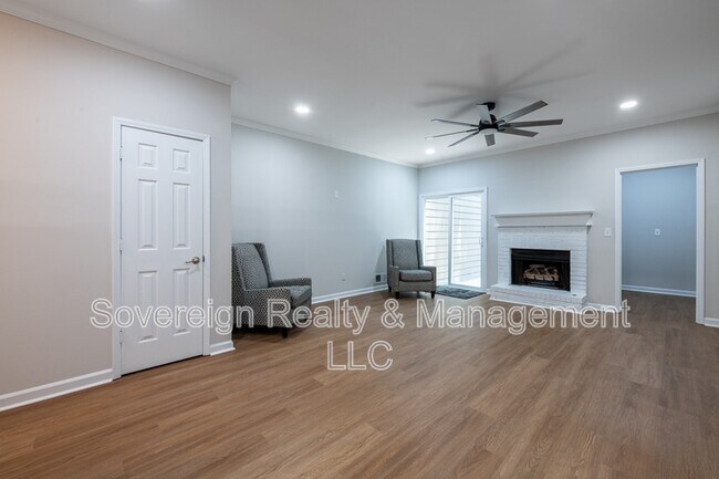 Building Photo - 3994 Elm St