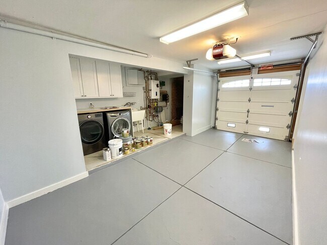 Building Photo - Westwood Park - Stunning 3BR+ / 2 BA Home w/Fabulous Back Yard! - PROGRESSIVE
