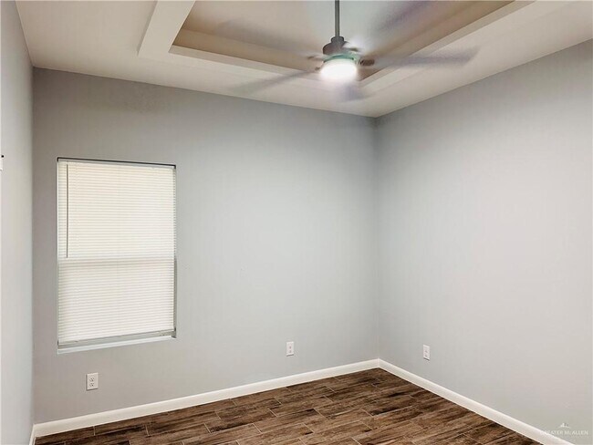 Building Photo - 2304 E Viviana St