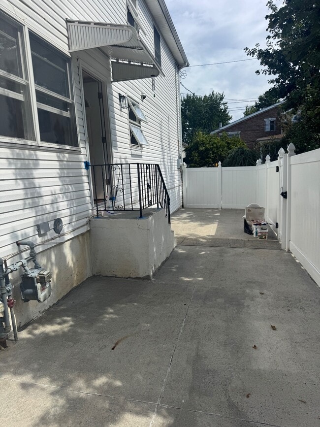 Building Photo - 66 Whitman Ave
