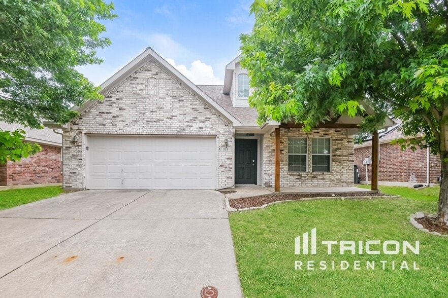 Primary Photo - 213 Oak Ridge Dr