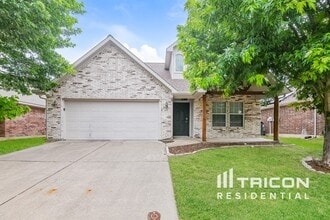Building Photo - 213 Oak Ridge Dr