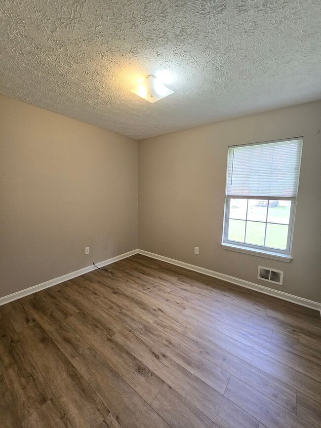 Building Photo - FOR RENT! Jeffersontown! 3 Bedrooms, 2 Full Bathrooms. $1,599/month. NEWer Paint, NEWer Hardwood ...