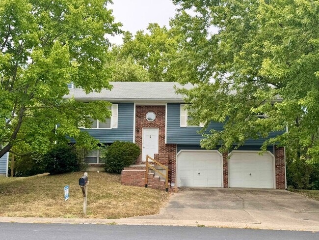 Primary Photo - Charming home centrally located