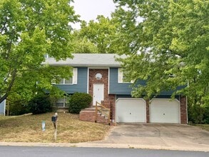 Building Photo - Charming home centrally located
