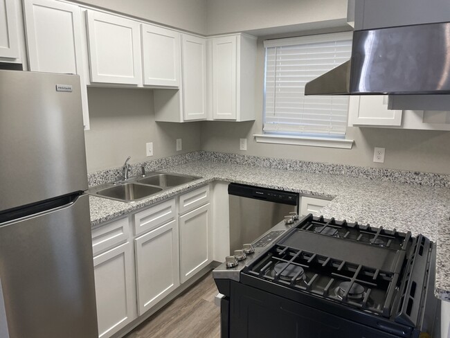 Building Photo - Totally Remodeled 2 bedroom 1.5 bath Townh...