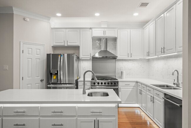 Building Photo - 4023 Breakwood Dr